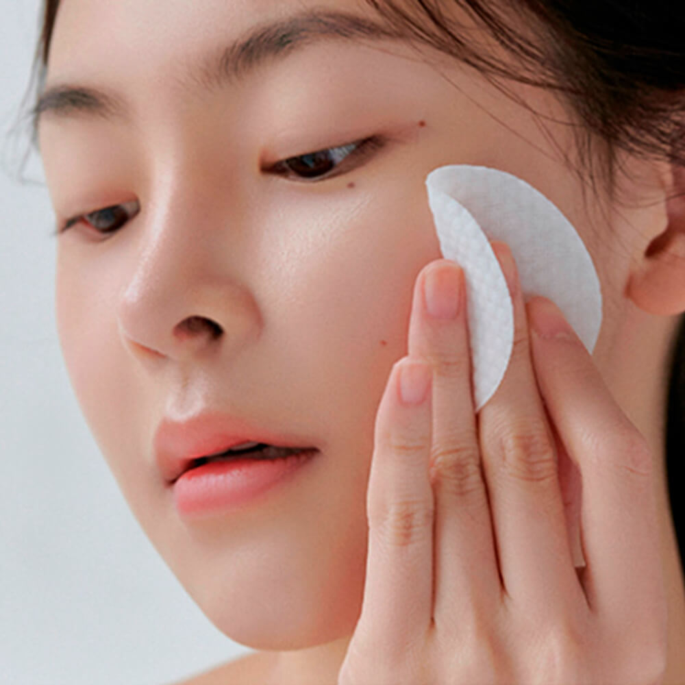 Toner pads with CICA and BHA, for oily and acne-prone skin, unclog pores, calm inflammation.