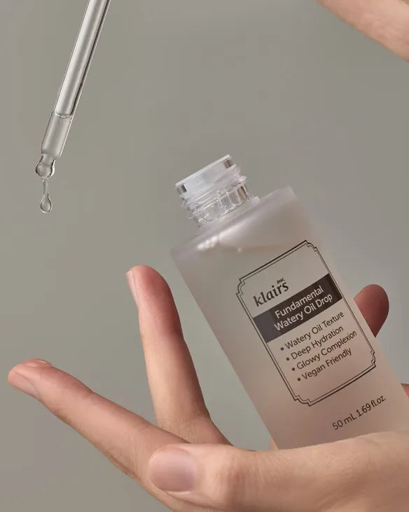 Lightweight serum with antioxidants and peptides for all skin types, hydrates and strengthens