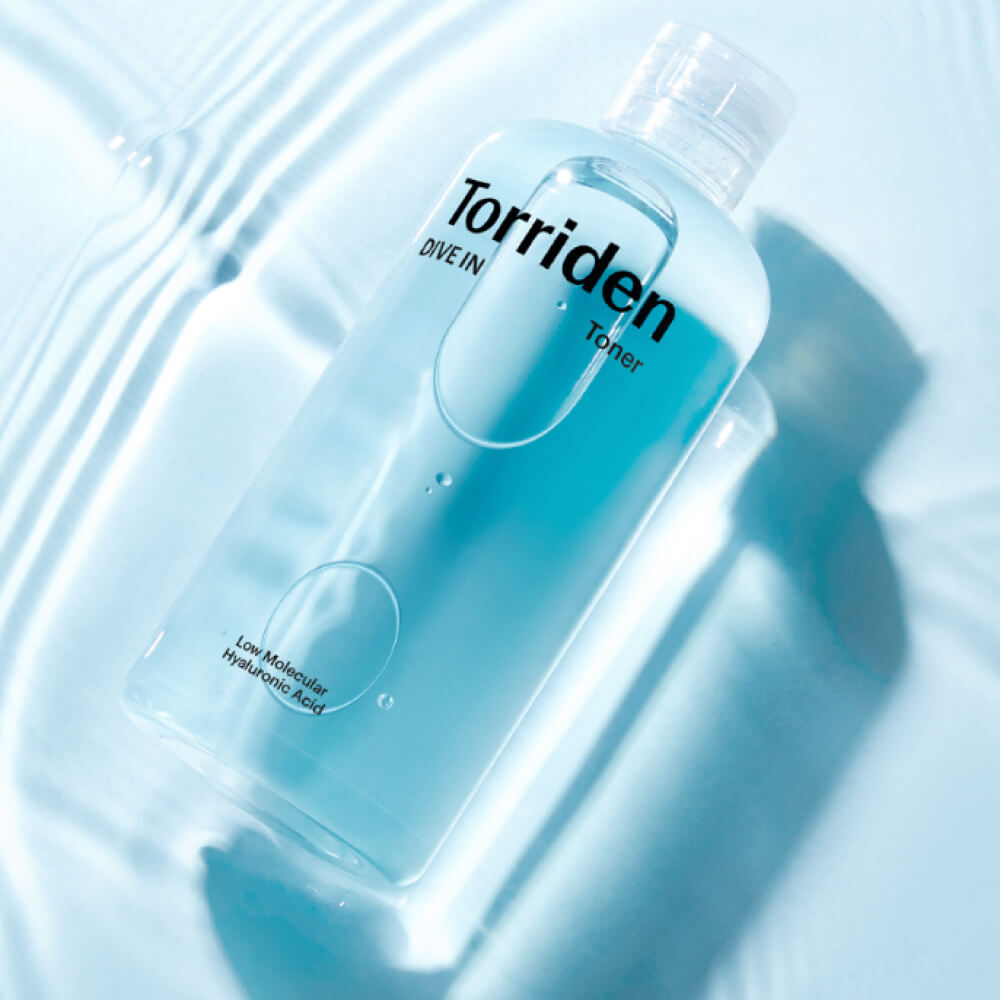 Toner with hyaluronic acid, refreshes and hydrates all skin types.