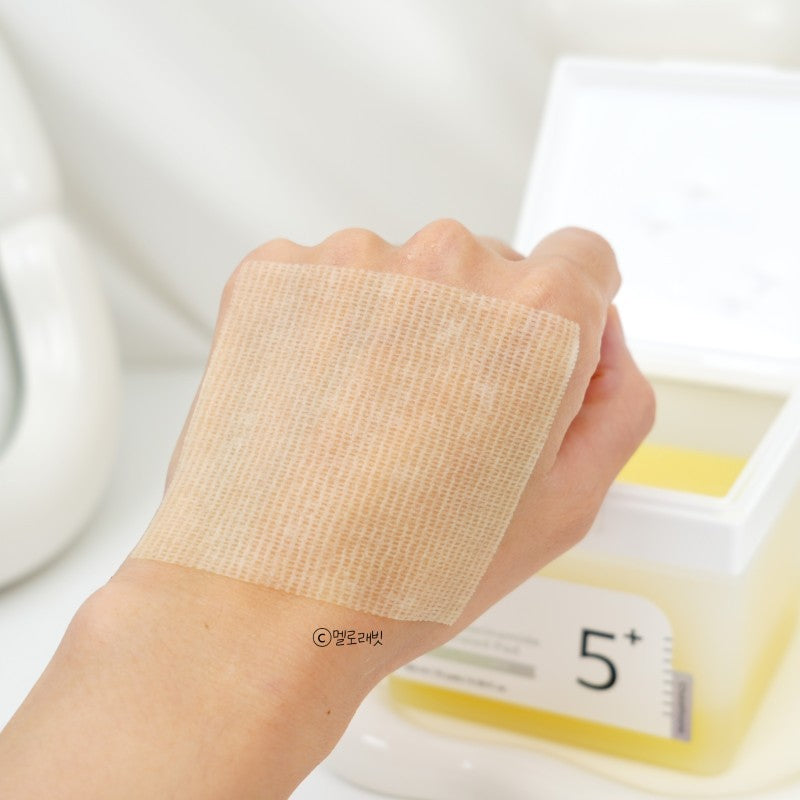 Brightening pads for dull skin, with niacinamide and vitamins, improve tone, gently exfoliate