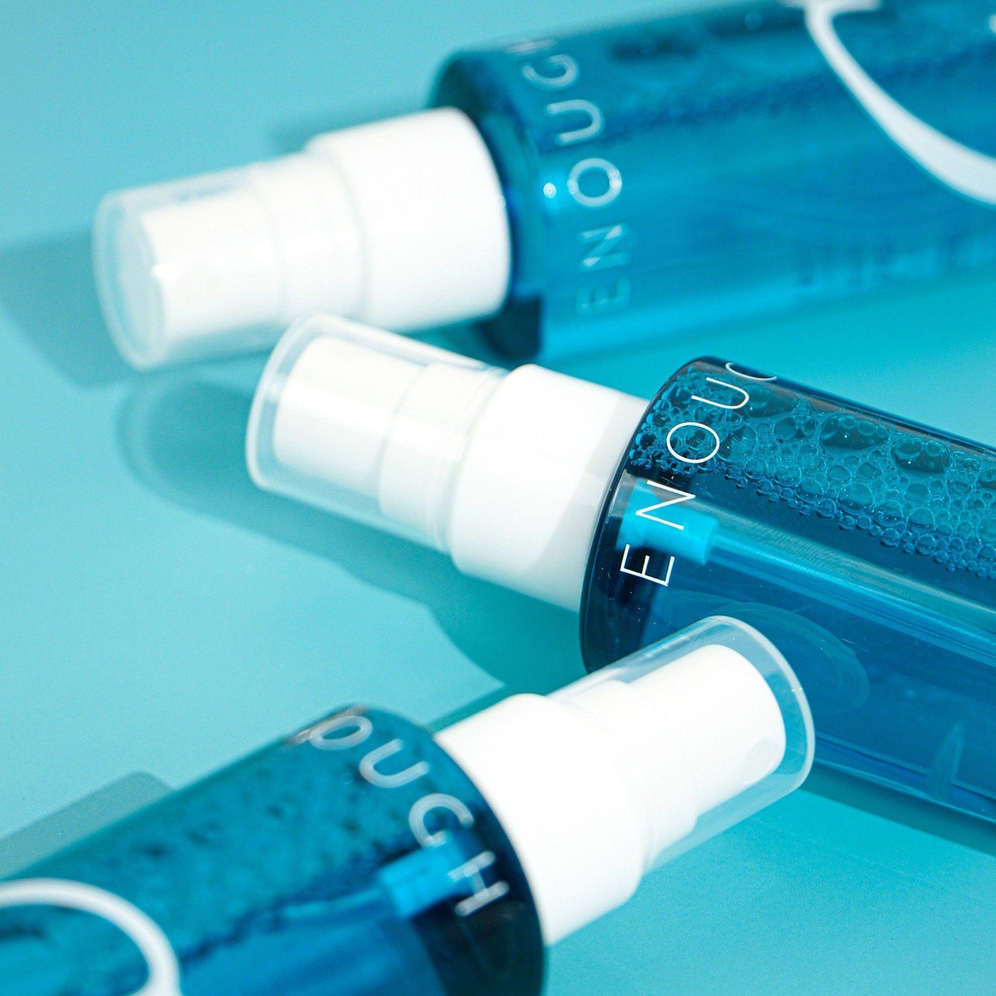 Collagen makeup fixer. Hydrates, refreshes and keeps makeup in place all day.